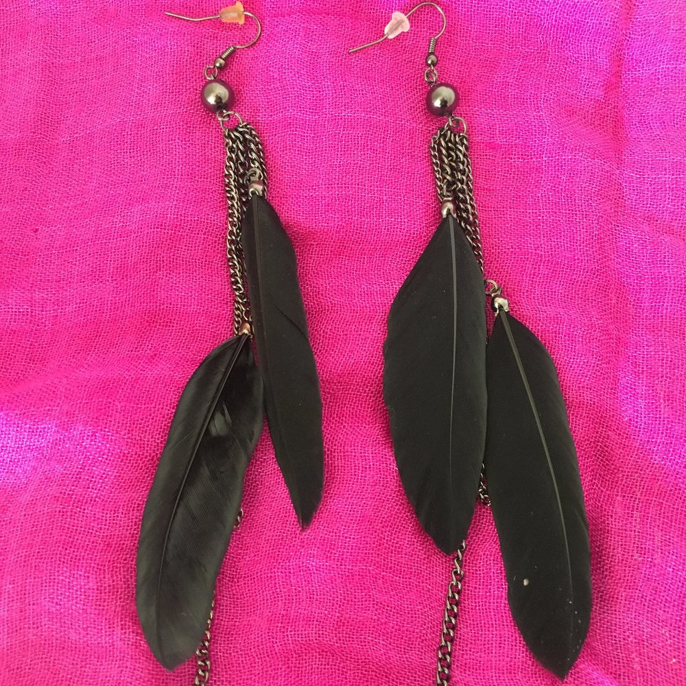 Beautiful Elegant Feather Drape Earrings